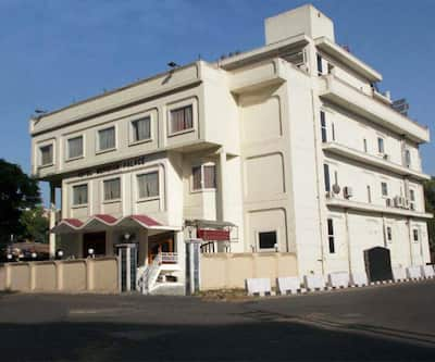 https://imgcld.yatra.com/ytimages/image/upload/t_hotel_yatra_city_desktop/v1405928899/Domestic Hotels/Hotels_Jammu/Hotel Meridian Palace/Overview.jpg